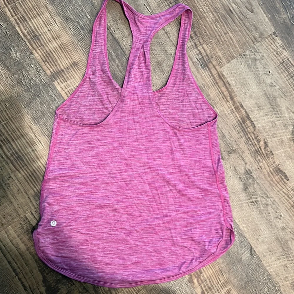 Lululemon size 6 105 singlet fuchsia - Picture 4 of 7